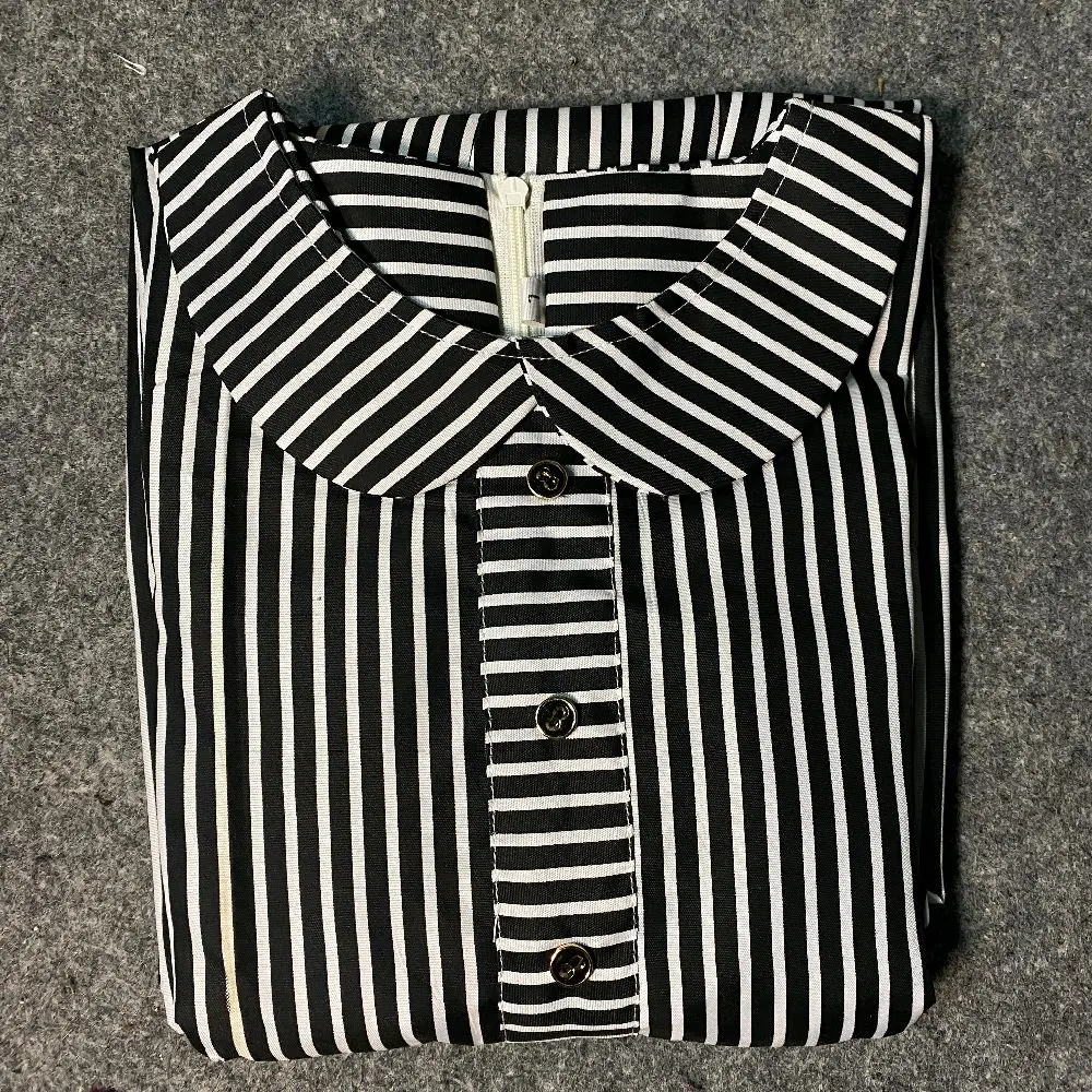 stripe hitam