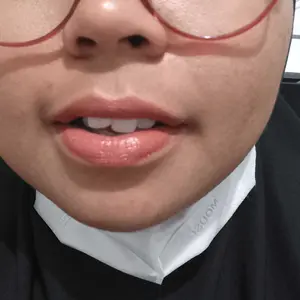 Glowsophy Color Crush Juicy Tinted Lip Balm 2gr - Pelembab bibir glossy pigmented efek plumpy membuat bibir tampak penuh natural dengan sekali swipe