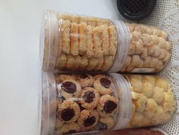 Product Review of Paket Castangel,kacang,nastar,bola² susu from R**8 0