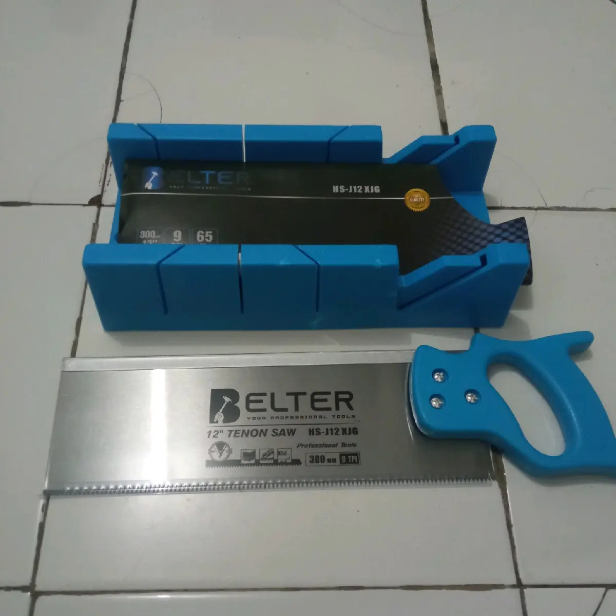 Gergaji Potong Siku Sudut Mitre Box 12 Inch biru