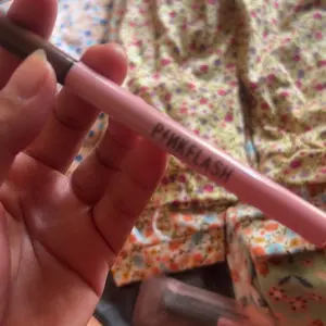 [Official] PINKFLASH #OhMyLine Eyeliner Pensil Hitam Anti Air Tahan Lama E01