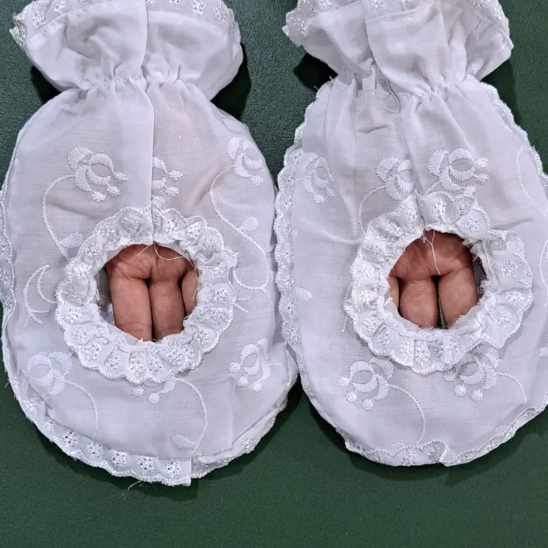 Sarung Tangan Haji Bordir Bolong Tengah 2