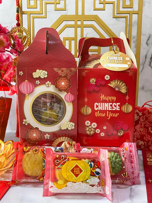(FREE ANGPAO) Hampers Imlek Nastar Taiwan Nanas Jumbo Wincakes (Isi 6) - Chinese New Year Hampers - Hampers Imlek Nastar Taiwan -Kado Imlek Kue Kering - Hampers Kue Kering - Kue Kering Nastar Isi Nanas kuker kiloan 1