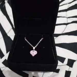 Mode Top Teratas - Set Kalung Dan Anting Titanium Silver Love Pink Set