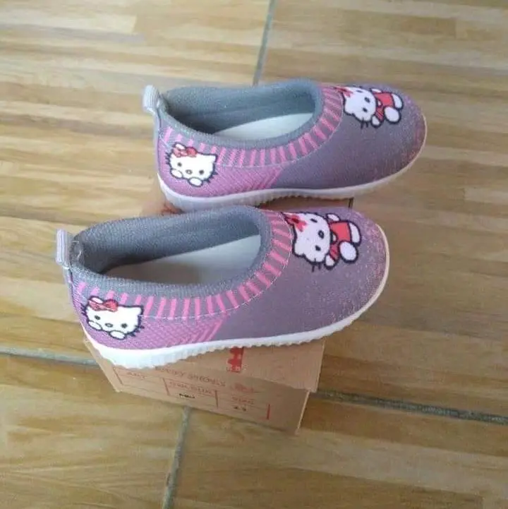 Sepatu Anak Perempuan Slip On Hello Kitty 3