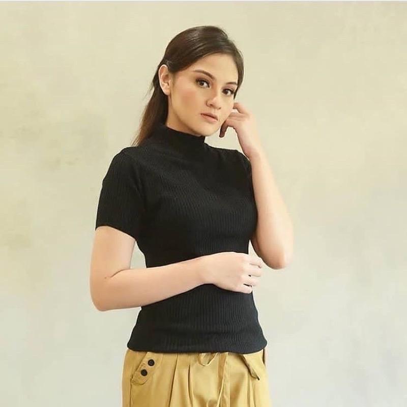 Atasan Rajut Wanita Turtleneck - Kerah Tinggi Lengan Pendek - Kaos Turtleneck Rib Tangan pendek 0