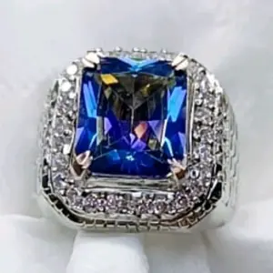 NATURAL BLUE MISTYQUARTS HQ