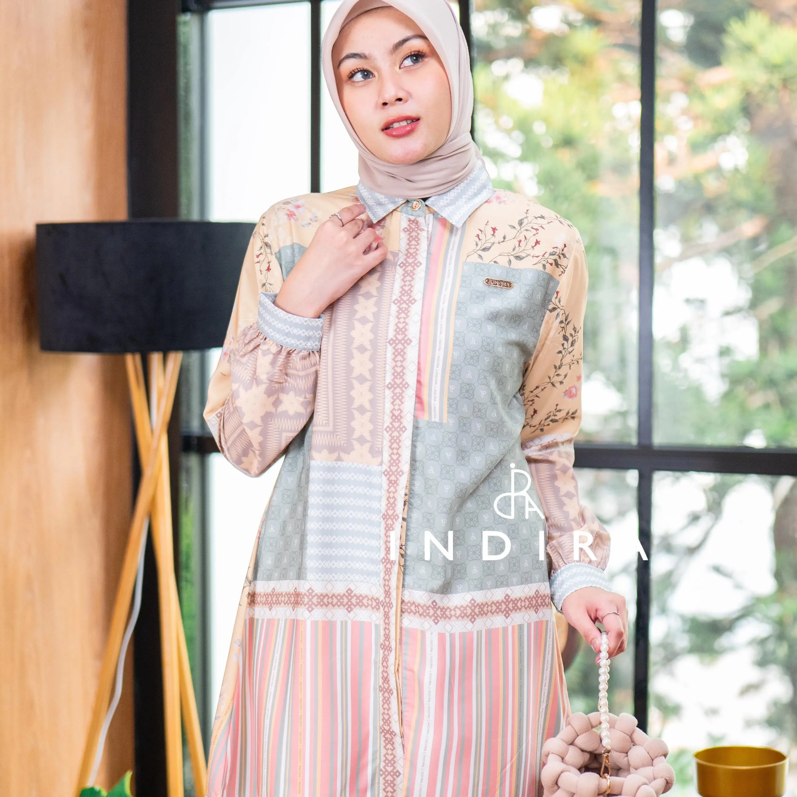 Tunik Silk Indira Motif Bunga Sulam Premium Exclusive Printing - Fit