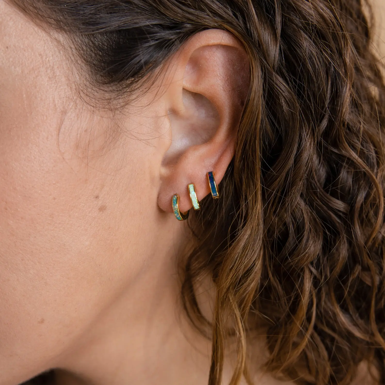 【OGDA】Opal Inlay Huggie Earrings Set by Caitlyn Minimalist • Dainty White Opal Earrings • Blue & Green Gemstone Hoops • Gift for Her • ER212
