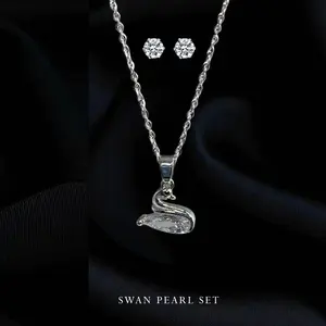 Mode Top Teratas - Set Kalung Dan Anting Titanium Silver Swan Pearl Set
