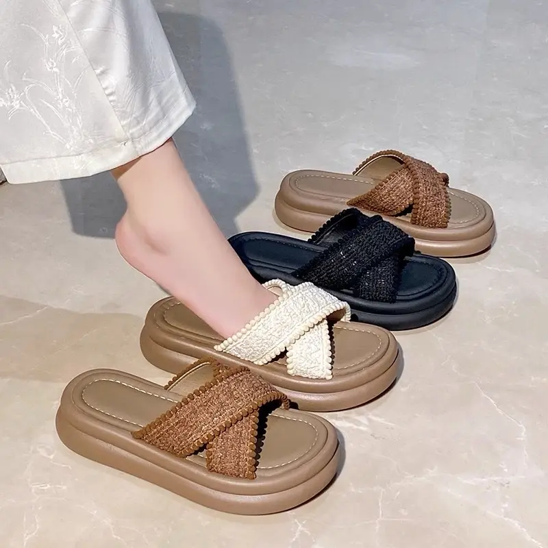 Dép sandal xỏ ngón đế dày phong cách retro dành cho nữ mùa hè đi biển 2025