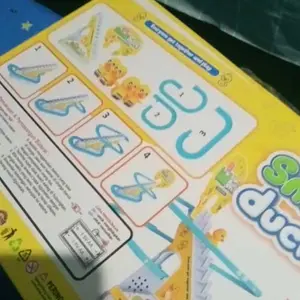 ( BISA COD ) PROMO FREE BATERAI MAINAN BEBEK NAIK TANGGA UNTUK STIMULASI TENGKURAP TUMMY TIME TRACK TANGGA BEBEK SMALL DUCK BEBEK KUNING / TRACK RACING BALAP NAIK TANGGA SNI / MAINAN ANAK LAKI LAKI / MAINAN ANAK PEREMPUAN MURAH