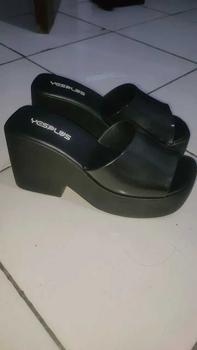 Product Review of YESPLUS 2320 Sendal Selop Wedges Wanita Tinggi Hak 9 CM Bahan PCU Anti Slip Import Terbaru from R**👑 0