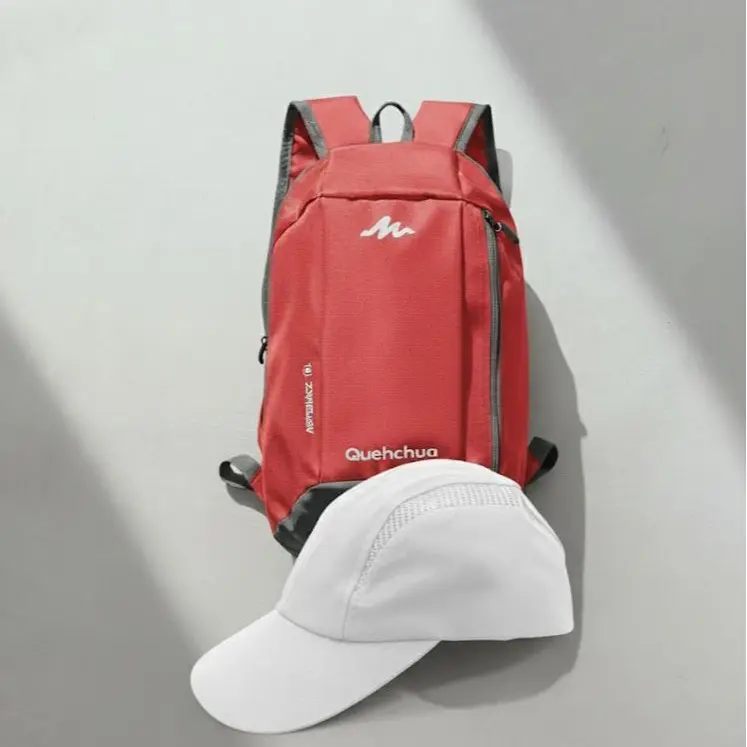 Tas Merah,Topi Putih