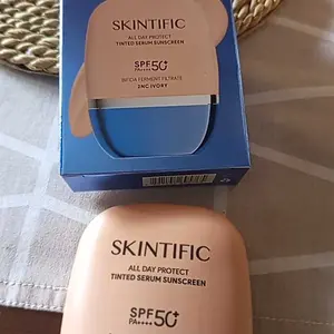 【New】SKINTIFIC All Day Protect Tinted Serum Sunscreen 30g SPF 50+ PA++++ | coverage sempurna, finish soft-glow dan efek poreless instan Perkuat Skin Barrier Tampilan Flawless Tidak Cakey Tidak Berminyak Untuk Daily Makeup Skin Tint