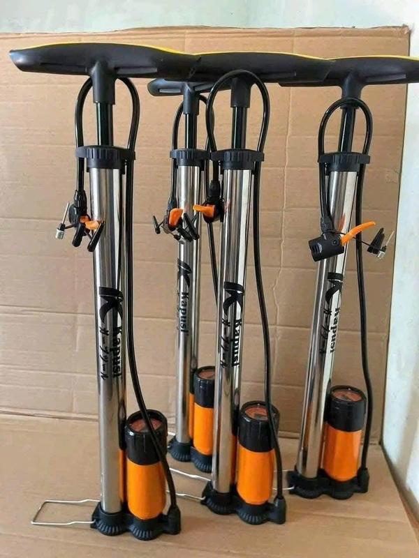 Bơm cầm Tay đa năng bằng INOX không gỉ, có đồng hồ đo áp suất, bơm xe máy, ô tô áp suất cao tiện lợi cho hộ gia đình