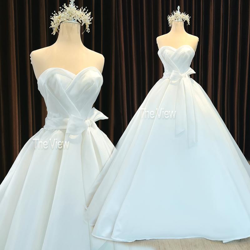  váy cưới đi bàn đứng cổng kiểu áo cưới suông nhẹ nhàng đơn giản màu trắng tùng váy to mặc đón khách họa tiết phối nơ chất vải voan cát mềm mịn mã váy 232 