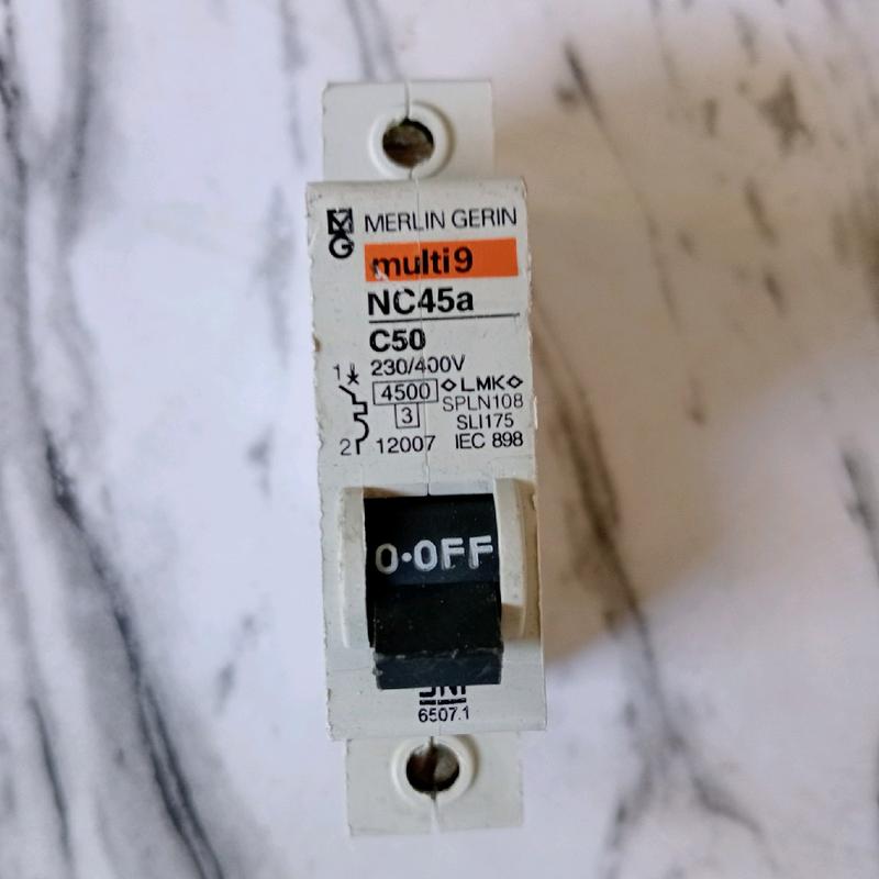 MCB merlin gerin multi9 tipe nc45a /6A/10A/16A/20A/25A/32A/50A DIJAMIN KEASLIANYA BARANG COPOTAN PANEL 1