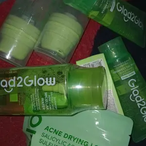 [New] Glad2Glow Acne Drying Lotion Kit Wajah Anti acne jerawat Mencerahkan dull skin sensitif serum membantu mencerahkan clean melembutkan Acid Glycolic Kotoran Lactic Mengelupas Muka Pencerah Niacinamide Essence
