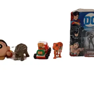 DC Comics Set Mainan Anak Figur Catwoman & Superman dengan Mobil dan Hewan Lucu untuk Koleksi