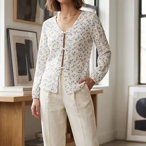 Baju Wanita Bunga Putih dengan Lengan Panjang dan Desain V-Neck