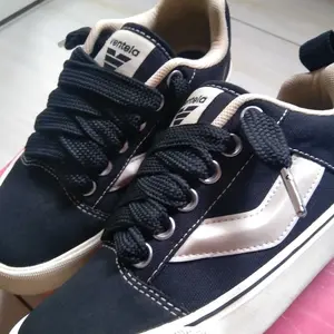 tali sepatu gembung / tali sepatu jumbo panjang 120cm lebar 2cm varian warna  harga jual per pasang 2pcs