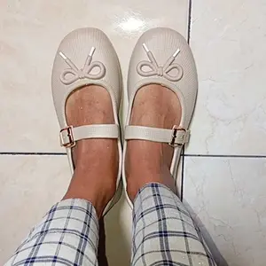 Sepatu Wanita Flatshoes Tali Pita Cantik Sandal Karet Jelly Kekinian Simpel Casual Sandal Sepatu Kerja Ringan Empuk Anti Slip 2520M