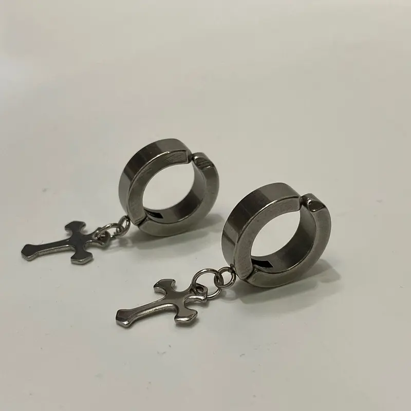 1 Pasang Anting Salib Jepit/Catok Hitam Earrings Silver 4