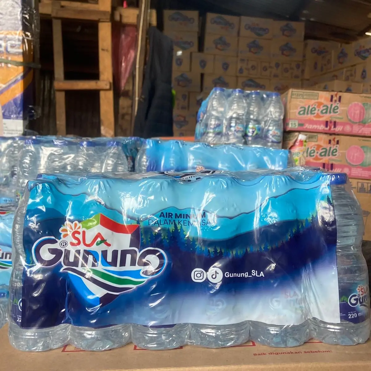 Air Mineral Gunung Botol Mini/Imut 220ml, Cocok untuk dipakai saat ada acara dan pas untuk ukuran kerdus catering Air Minuman