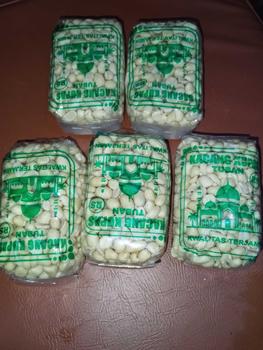 Product Review of 5 bungkus Kacang Kupas Asli Tuban 250g x 5 Bungkus - Total Berat 1,250g - Goreng, Food, Mete, Kering, Snack, Cemilan Bawang Makanan Camilan Mede from P**i 1