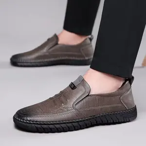 Sepatu kulit kasual slip-on kulit sintetis premium gaya baru untuk pria, dapat digunakan sehari-hari anti licin