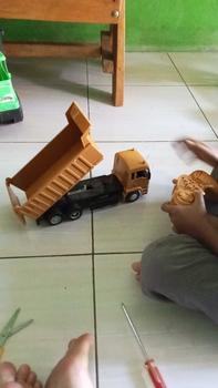 Product Review of Truk Dumper Remote Control Mainan Pemuat Konstruksi dengan Lampu dan Musik RC Mobil 8 Channel 1:24 from 유** 0