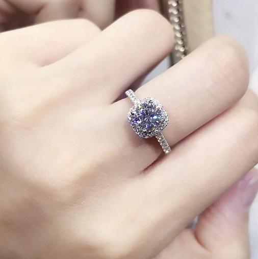  NHẪN THIẾT KẾ ĐÍNH ĐÁ MẶT VUÔNG CAO CẤP SANG TRỌNG 