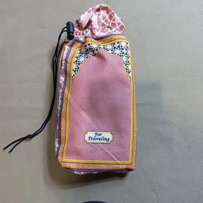 10 Pcs Souvenir Haji / Umroh / Tahlil / Tasyakuran, Termasuk sajadah travel jumbo,Tasbih Digital/tasbih 33 butir, dan Kartu Ucapan Muslim polosan zk hitam musim semi white 8