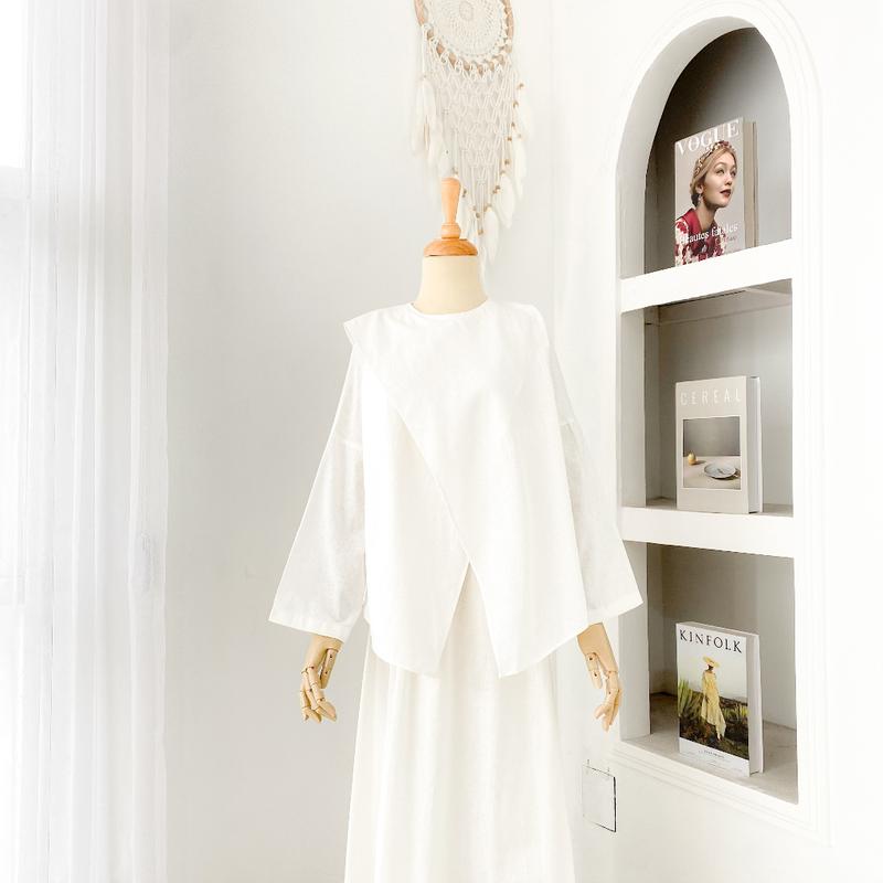GLADY SLIT BLOUSE - FLOTTILICIOUS / baju wanita / atasan murah / fashion outfit / hijab ootd /  baju murah kekinian / blouse korean style Kain Kancing Casual 2