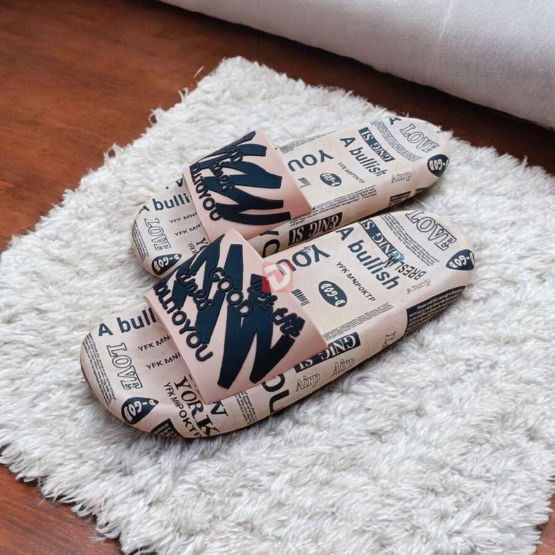 [Bisa COD] Sandal Selop Bercorak Tulisan Motif Anti Slip Breslin P2228 Shoes Sendal Karet Pria Wanita 3