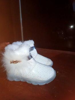 Product Review of Sepatu Boot Anak Perempuan Fashion Kaki LED Bulu from s**a a**a 0