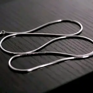 KALUNG PRIA DAN WANITA ANTI KARAT BAHAN TITANIUM WARNA SILVER PERAK