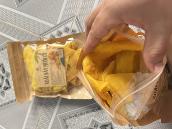 Product Review of Sale 1kg xoài vụn, xoài que, xoài sẫm màu (xơ nhiều hơn, vụn hơn, vị vẫn giữ nguyên) from K**🍭 0