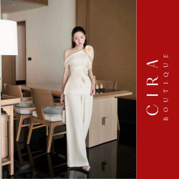 Cira Boutique Set Áo Lệch Vai Đính Hoa Viền Bèo Phối Quần Suông Ống Rộng Chất Liệu Kaki Thun Tôn Dáng D1108