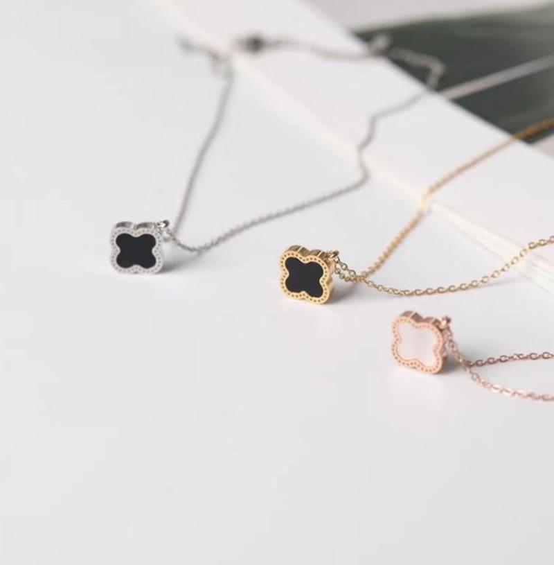 Product Introduction of Kalung Clover Asli - Model Terbaru dengan Serial Number Perhiasan Kalung Harian Model Clover Bolak Balik Perhiasan Harian Anti Karat 3
