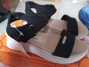 Product Review of Le Bianca AT 22-01 Sepatu Sendal Wedges Anak Perempuan Wanita Simple Fashion from T**4 1