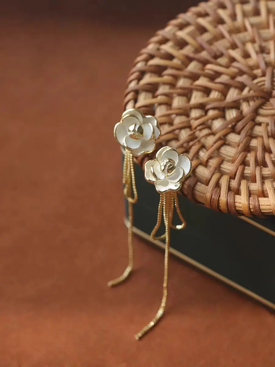 [Shiny Molly Shop] Fashionable Flower Design Drop Earrings