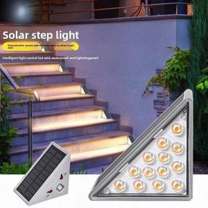 ソーラーステップライト 2〜4個セット 暖色LED IP67防水 自動点灯・消灯対応 階段・庭・玄関・パティオ・デッキ装飾用 屋外照明