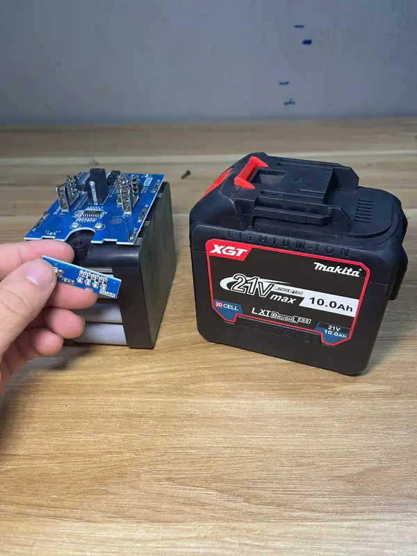 Pin đóng makita 20 cell 5s4p- 21V có đèn led báo pin, pin chân phổ thông 4cm, dung lượng 10.000 mah 8