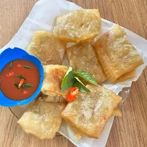 Cibay aci ngambay pedas rasa gurih di tambah sambal saus yg pedas.