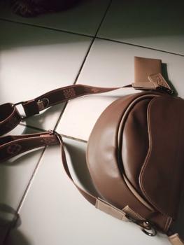 Product Review of Akaci store | ZURAA Tas selempang wanita Terbaru 09-8233 Bahan Sintetis  kuliah kerja kantor ibu Polos Kulit PU kuliah kerja pesta from u**5 3