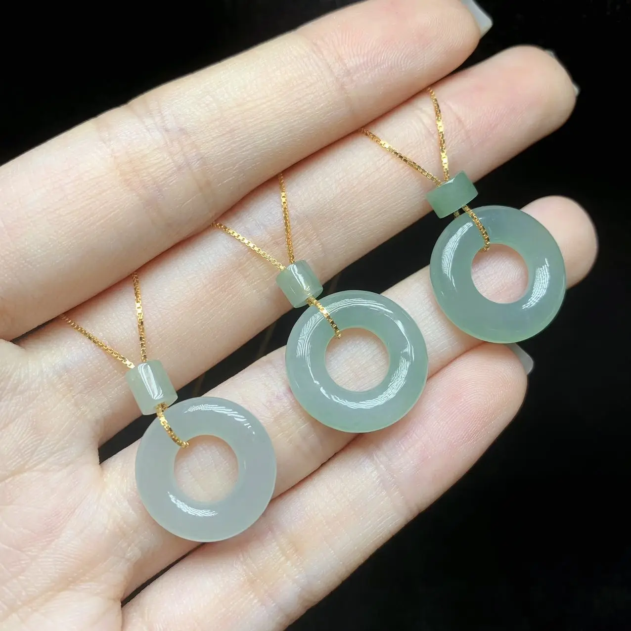 CloudjewelryGlobal Emerald Jewelry Bright Clear Hollow Ring Jade Pendant Necklace Classic Gift For Her Come With Box
