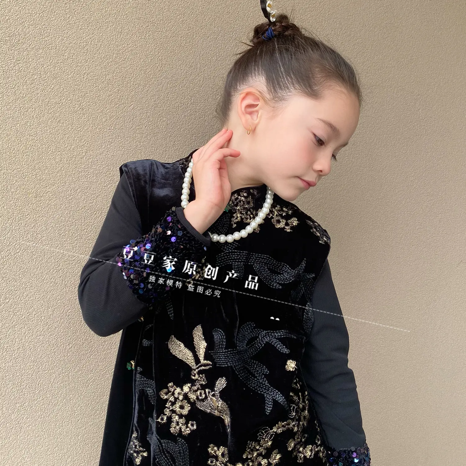 Parent-child girl's velvet vest cheongsam jacket children's buckle horse clip stand-up collar cheongsam high-end vintage embroidery
