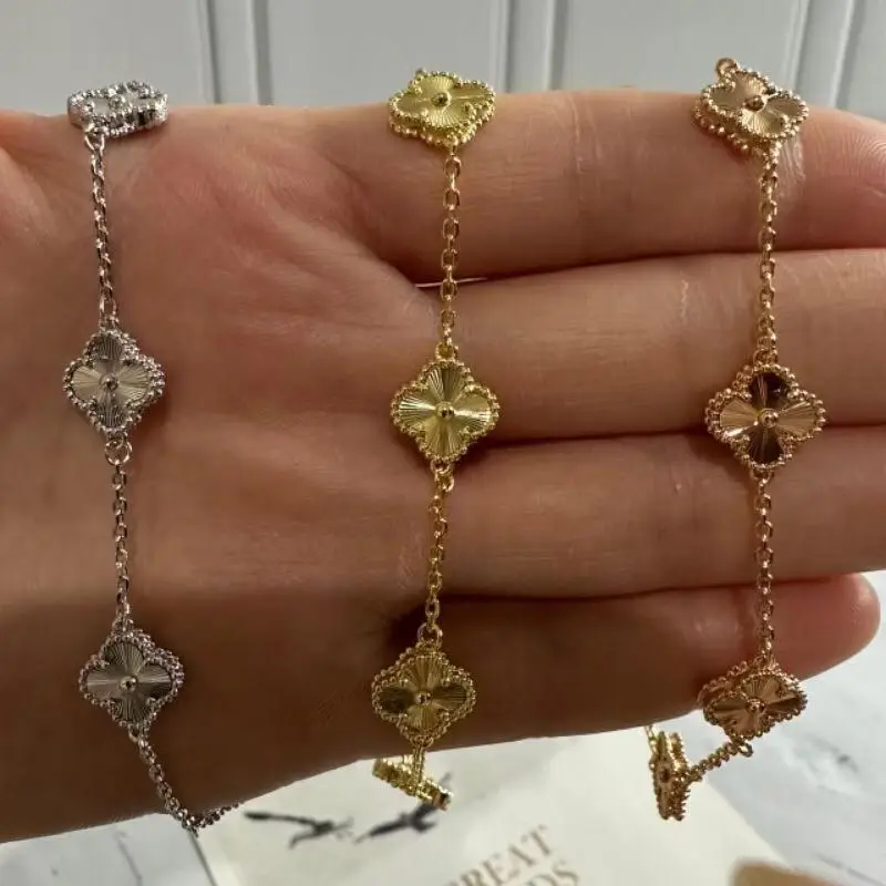 Glowing Grace - Gelang Tangan Wanita Enam Bunga Mini Four Leaf Clovers 0
